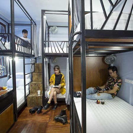 The Chi Novel Hostel Hanoï Extérieur photo