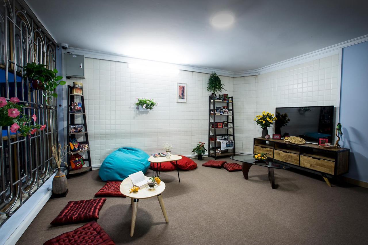 The Chi Novel Hostel Hanoï Extérieur photo